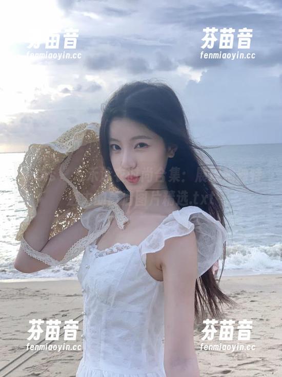 pans - 禾禾泳衣时尚合集：展现她独特魅力的高清图片精选.txt