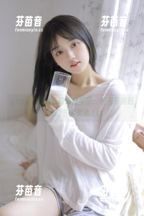 pans - 精选苏琪黑白美图：在光影间感受她的艺术灵魂.txt