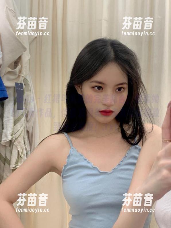 pans-英英 pans - 红裙与英英的完美结合,观看她的写真作品,你会发现美丽究竟可以极致到什么程度!.txt