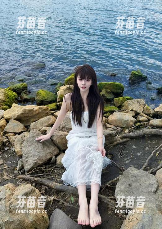 夕阳西下的海滩魅影：けん研(けんけん)泳装图集与资源，倾心呈现迷人风采.txt