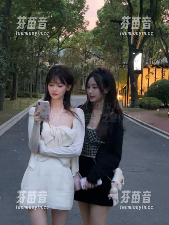 想要绚丽美图？サク(saku)的灰丝资源为你打开另一扇美丽之窗！.txt