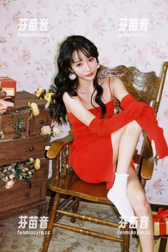 丽柜 - 定制化的兔子厨娘图片，让每一张都讲述自己的美味故事！.txt