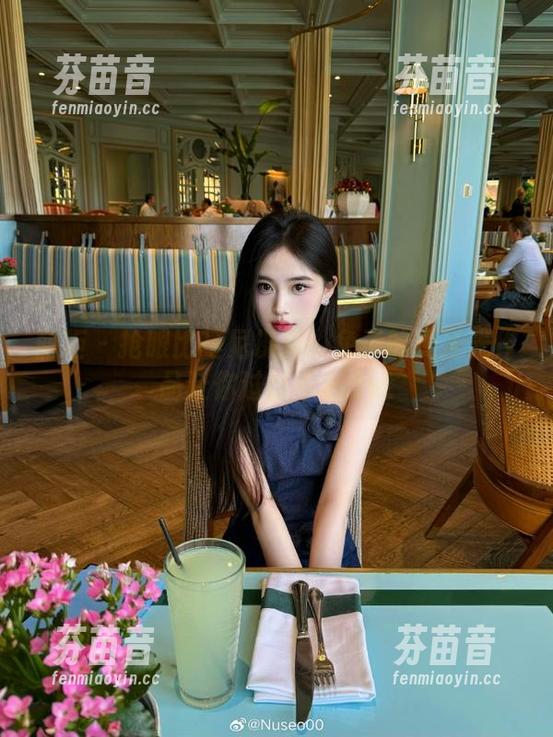 丽柜 - 抢眼比基尼摄影：兔子的无圣光作品让你过目不忘.txt