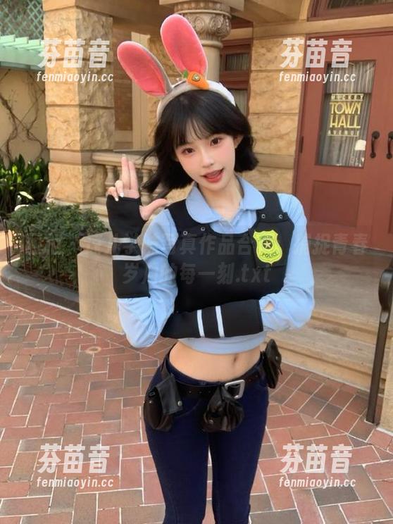 丽柜 - 凉儿学妹写真作品合集：捕捉青春岁月的每一刻.txt