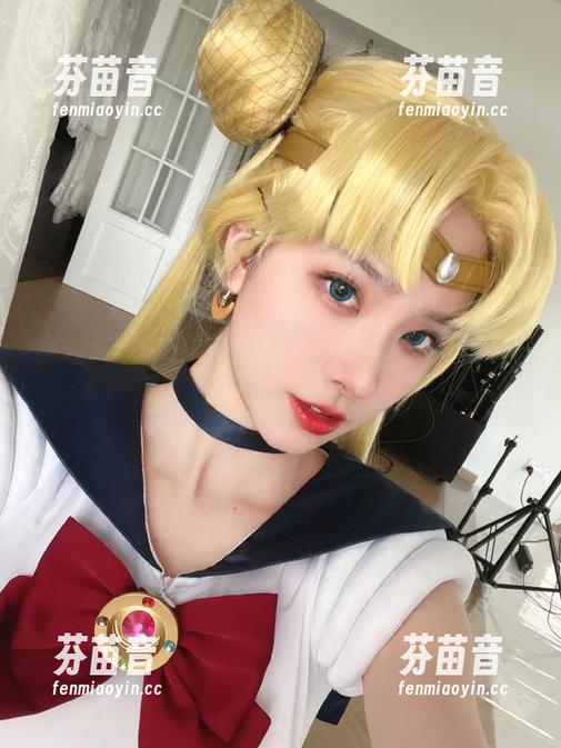 丽柜 - 司琪的写真分享：以秘书角色诠释现代女性的多重身份.txt