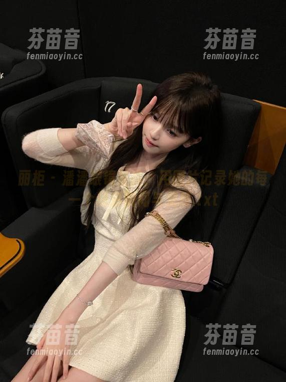 丽柜 - 潘潘眼镜写真：用图片记录她的每一个精彩瞬间与灵感.txt