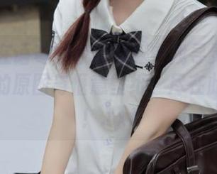 丽柜 – 在语寒的校园写真中找寻灵感：视觉盛宴的原图与惬意壁纸，尽在此次分享！.txt