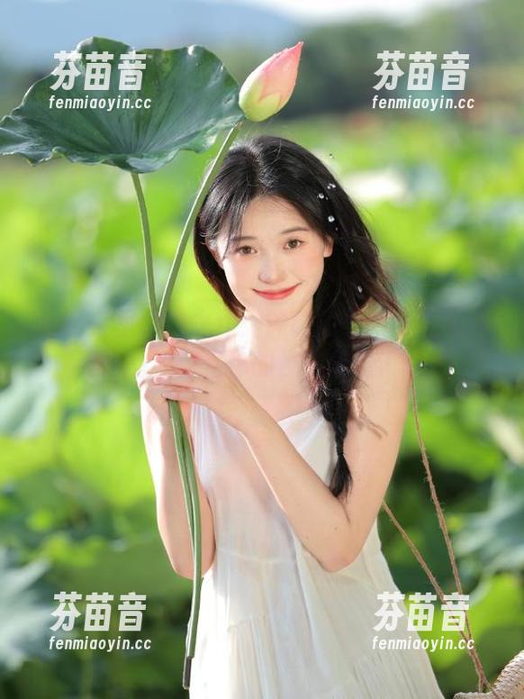 丽柜 - 里程碑之作：钟晴的最新吊带写真作品，惊艳你的视觉体验.txt