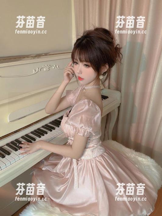 探索“仙女月”莫妮卡的精彩写真，海量免费原图等你来下载.txt