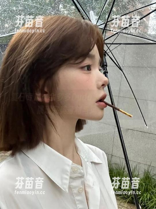 夏日专属：余多多Dudu泳衣私拍资源，展现完美身材与风采.txt
