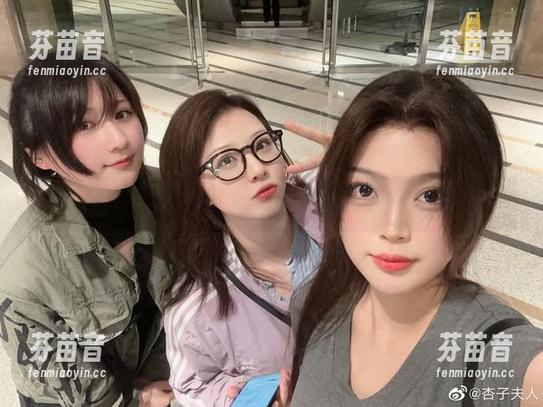 你烨烨最新写真资源上线，展现超辣猎犬姐姐风采.txt
