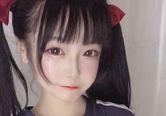 佳佳酱ovo姐姐写真图集：捕捉每一个动人瞬间的艺术呈现.txt