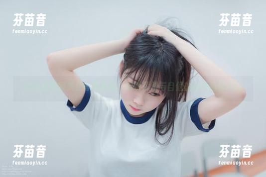 依依超级懒美足写真合集，展现优雅与自信的完美结合.txt