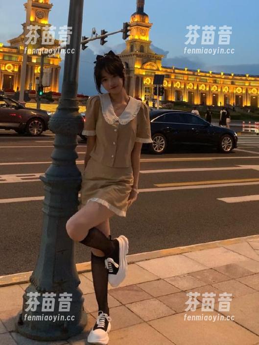 微密圈 - 保守的二舅妈倾情奉献：高清图片系列《香香jiojio》，探寻写真背后的故事与情感.txt
