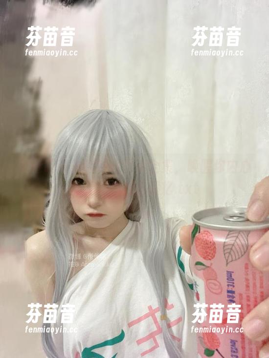 倦倦喵带来的制服写真全集，唤醒你内心的无限遐想与回忆.txt