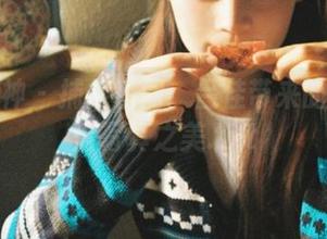 克拉女神 – 捕捉瞬间：吕佳带来的白色高清写真之美.txt