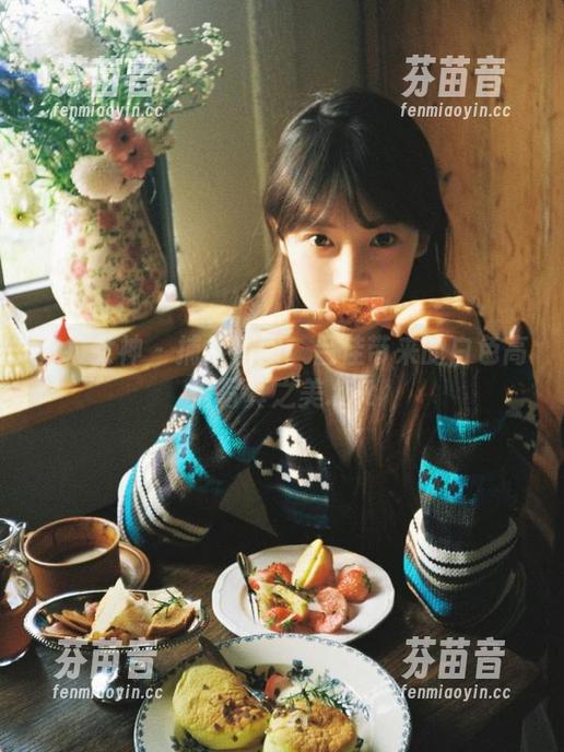 克拉女神 - 捕捉瞬间：吕佳带来的白色高清写真之美.txt