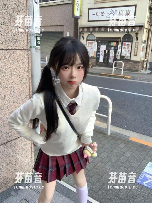 克拉女神 - 体验不一样的美：嘉萌白丝无圣光写真图包欣赏.txt