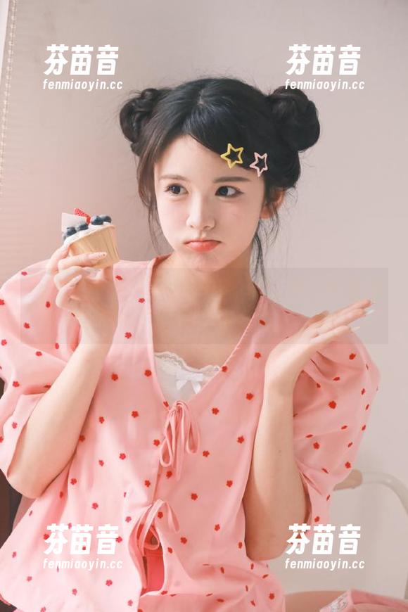 克拉女神 - 漫游大阳的妹妹世界：全集原图带你领略她的摄影魅力.txt