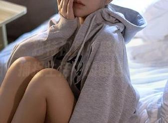 克拉女神 – 独特视角！熙妍与户外高清美图，捕捉生活中的静谧时光.txt