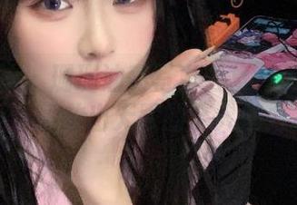 克拉女神 – 珊珊油亮写真合集：无圣光风格下，释放出无限的个人魅力.txt