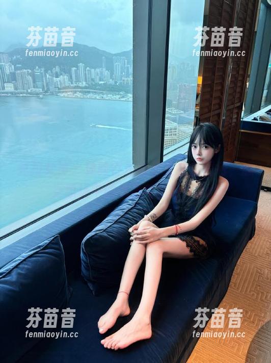 克拉女神 - 体验舒彤办公室全套图包，感受职场中的优雅与自信！.txt