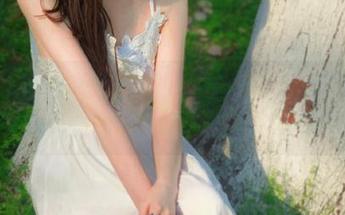 克拉女神 – 私拍校服的菲菲合集：展现细腻情感与青春风采.txt