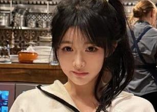 克拉女神 – 静宜私拍套装大揭秘：每张图片背后的动人故事.txt