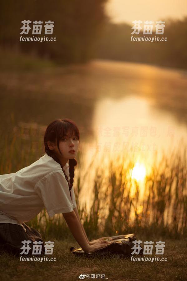兔玩映画 - 小桃子棉袜全套写真图包，展现不一样的甜美与俏皮风格.txt