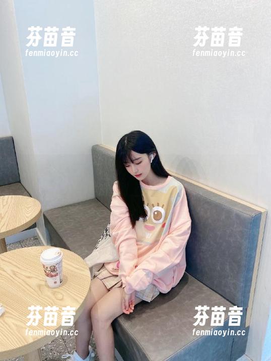 操场偶遇美好时光，兔玩映画写真下载全新系列上线.txt