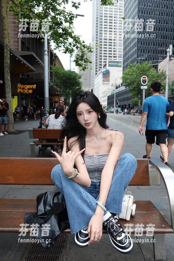 兔玩映画全新白丝图集上线，探索最新时尚趋势与少女心境！.txt