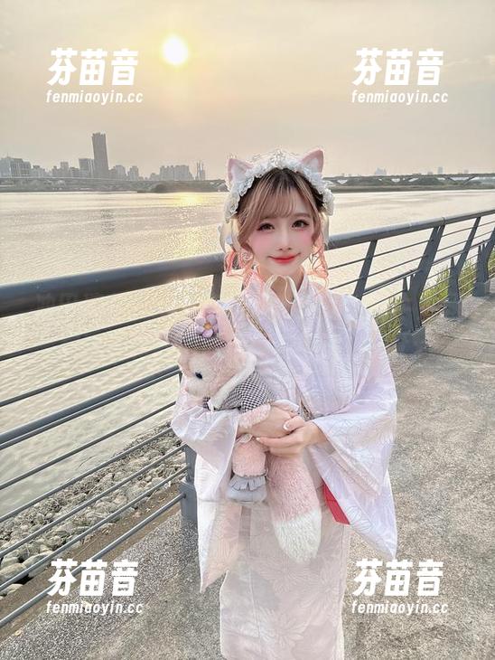 冲田凛花rinka高清写真作品，奶牛主题展现独特的田园风情与可爱魅力.txt
