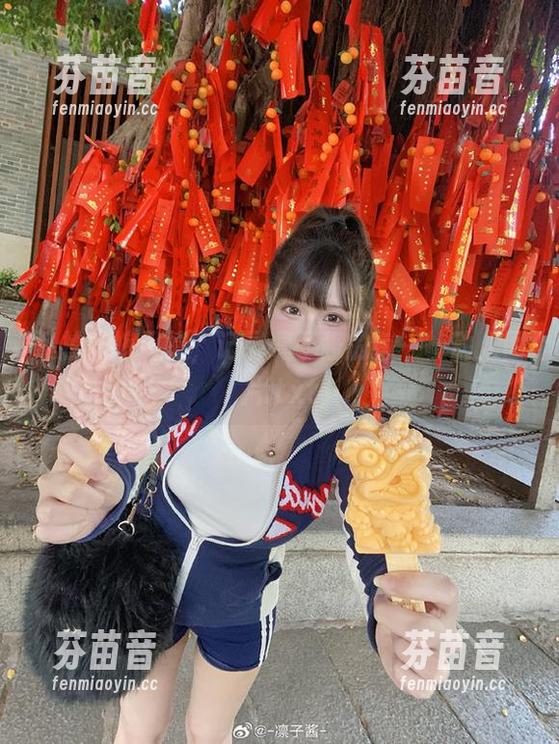 私拍花嫁风情，记录凛子酱的每一帧动人图片.txt