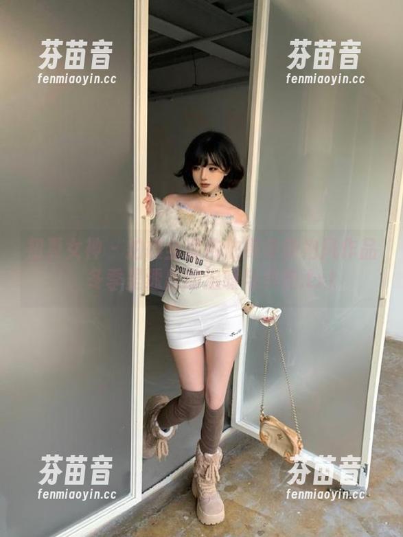 初夏女神 - 拍摄全套依依寒冬旗袍风作品，冬季里透出的温暖与典雅.txt