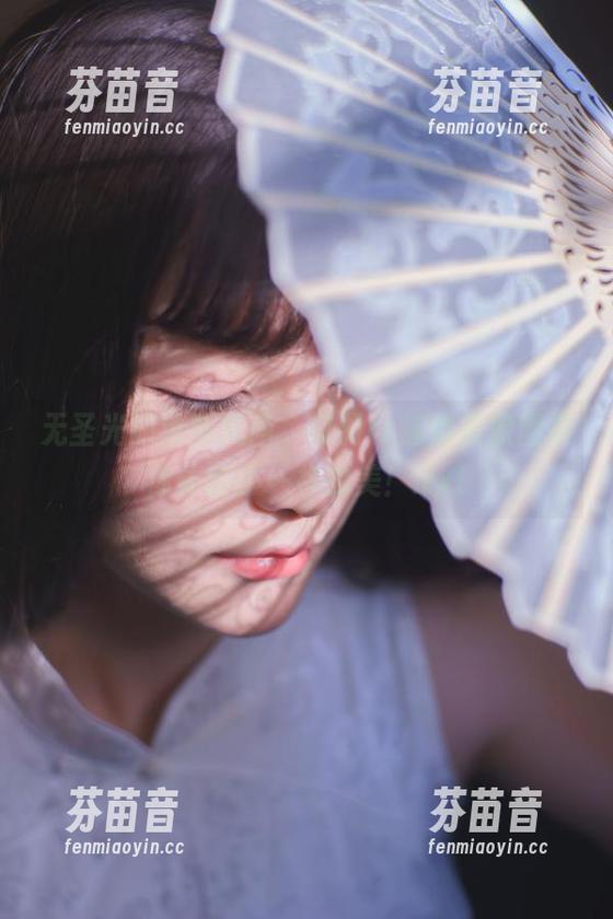 无圣光的清新风尚，前羽rr连体衣原图带你体验不一样的美！.txt