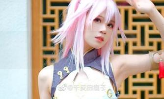透过视觉享受观看千反田鹿子的罩纱豹纹泳装写真瞬间.txt