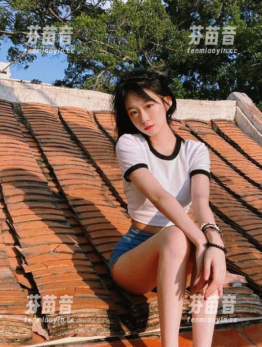 揭秘南鸽私房最新更新：原图展示她的写真作品背后的故事和思考.txt
