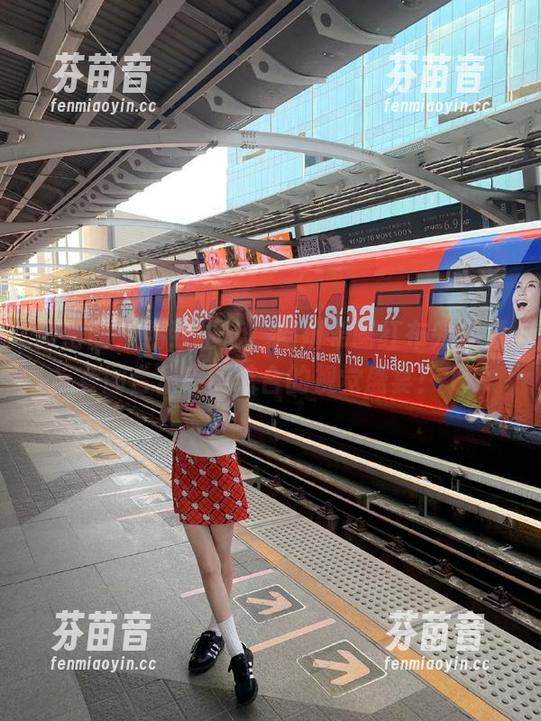 微密圈 - 精致生活，周妍希圆红布兜视频与套图合集完美结合的视觉盛宴！.txt