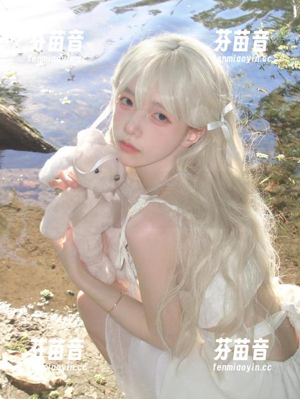 探秘喵糖映画蓝色幻想，美图合集定能打动你.txt