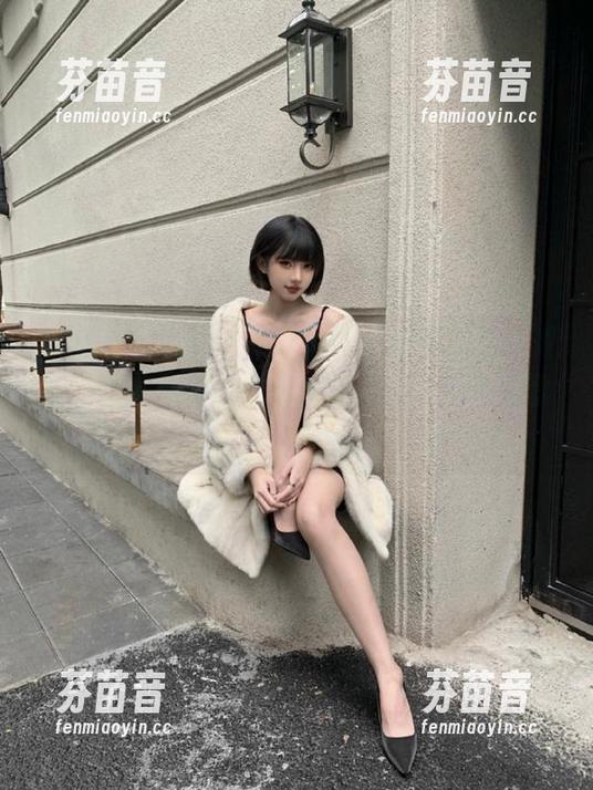 嗲囡囡 - Egg_尤妮丝带来的美足图包更新，绝美照片让你每天都有心动的小惊喜！.txt