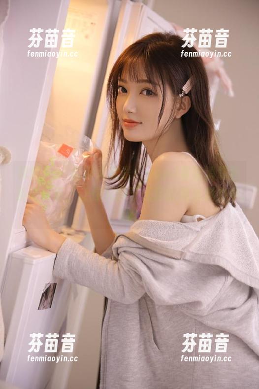 嗲囡囡 - 福利大放送！yumi黄奕清黑色系列写真，让你沉醉于无尽的黑色魅力中.txt