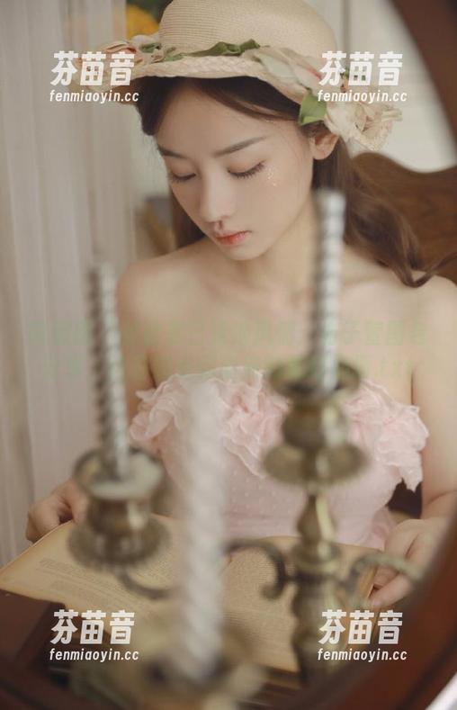 嗲囡囡-方子萱 嗲囡囡 - 体验夏日泳池风情:方子萱图包分享,让你感受到清新的美好心情.txt
