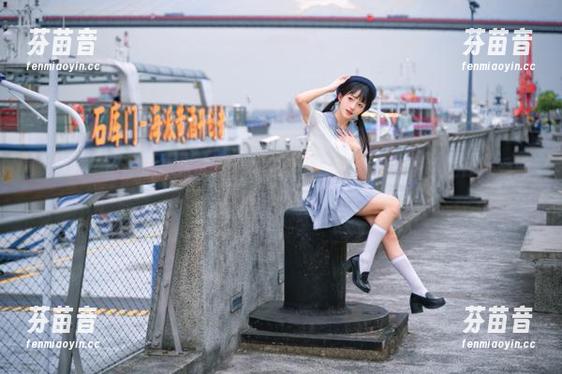 嗲囡囡 - 田冰冰高跟鞋写真精选合集：全方位资源，让你感受她的时尚力量.txt