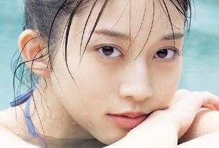 壹吻映画 – 探索笑笑定制白色写真，感受简约中的无限魅力.txt