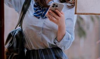 失眠小宁和妹妹的美好时光：图集里藏着的梦想与幻想.txt