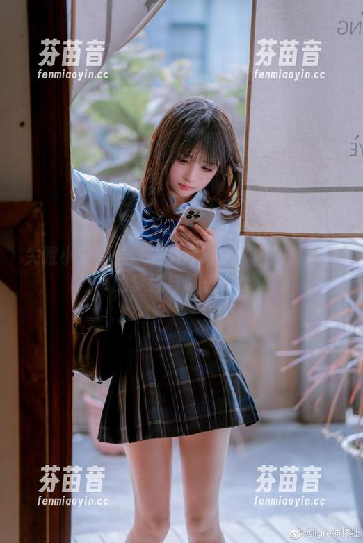 失眠小宁和妹妹的美好时光：图集里藏着的梦想与幻想.txt