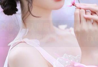 头条女神 – 深入周思超秘书图集：探索每一张令人心动的精美原图！.txt