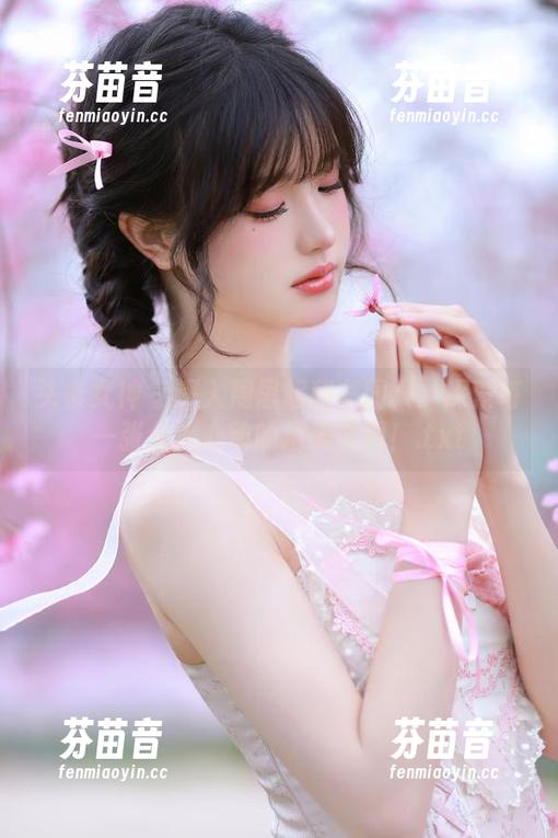头条女神 - 深入周思超秘书图集：探索每一张令人心动的精美原图！.txt