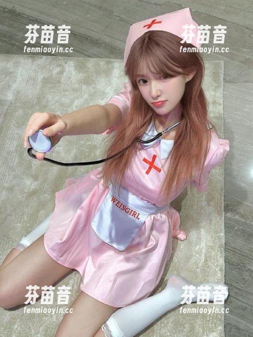 头条女神 - 细腻的周治宇清纯画卷：通过原图与图集，一探其背后的真实与梦幻交织.txt