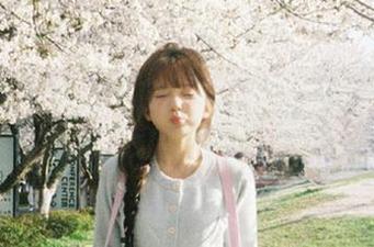 头条女神 – 李丽莎的定制比基尼图集，展现完美曲线的夏季风情！.txt
